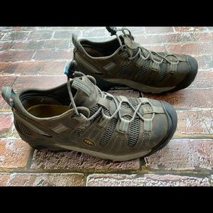 Women’s KEEN Utility Steel Toe Shoes SZ 10
